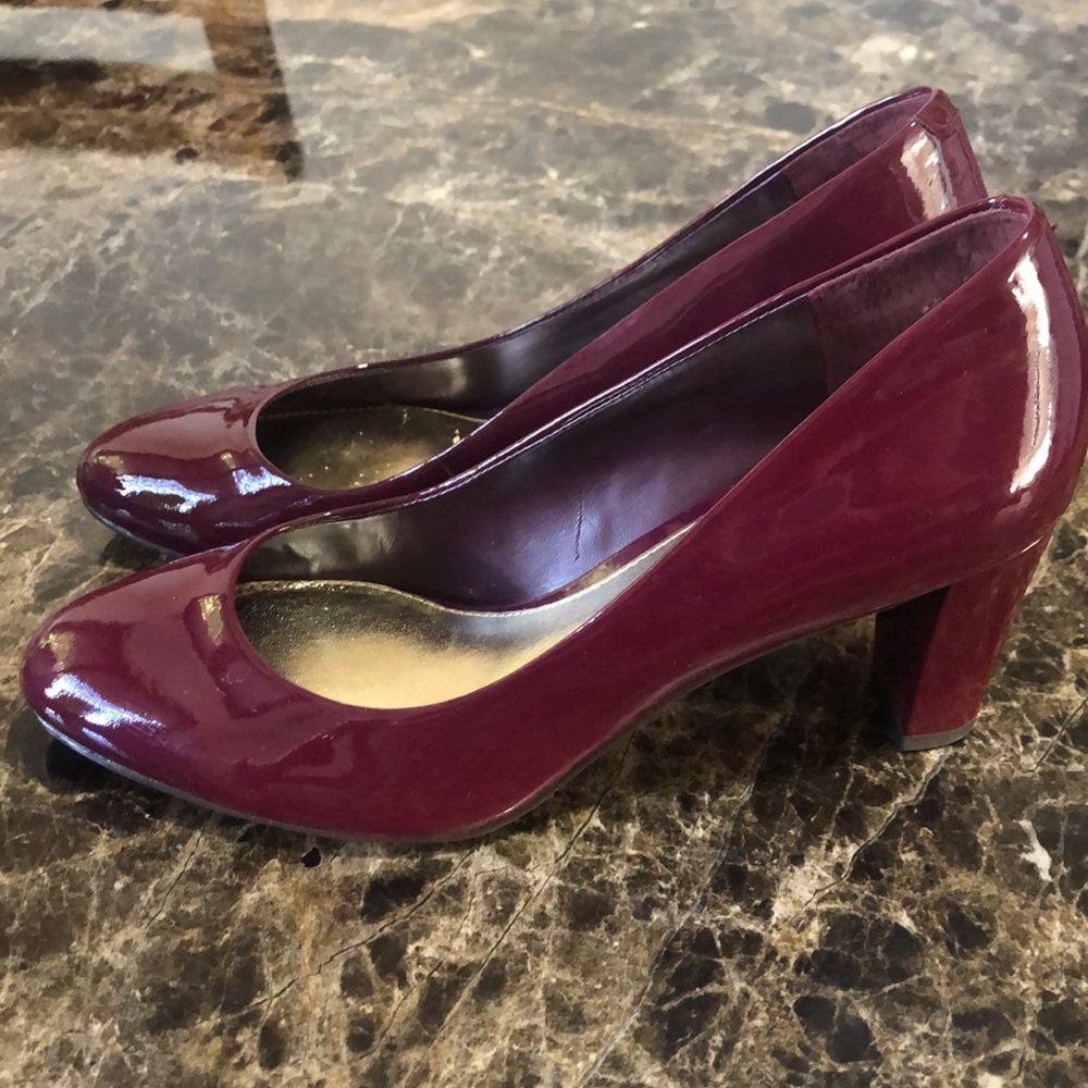 RALPH LAUREN DARK PURPLE HEELS SIZE: 7B